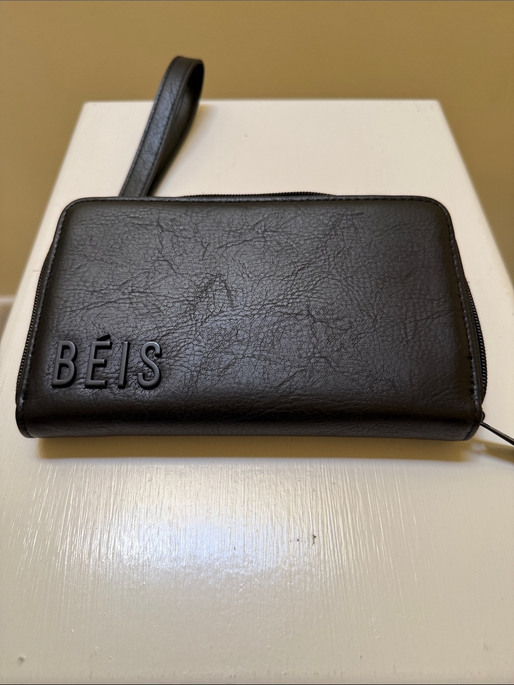 BÉIS "The Travel Wallet" in Black - Discontinued Style